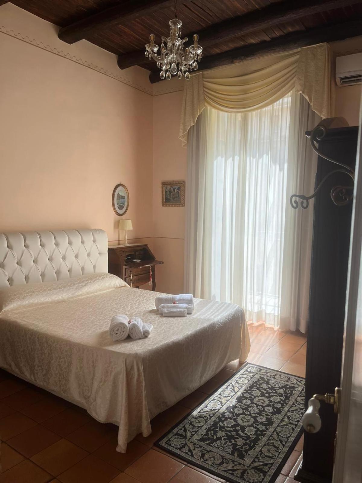 Maison Barriera - Luxury Suites - Salerno City Center Buitenkant foto
