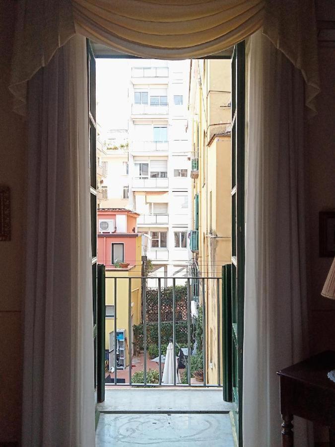 Maison Barriera - Luxury Suites - Salerno City Center Buitenkant foto