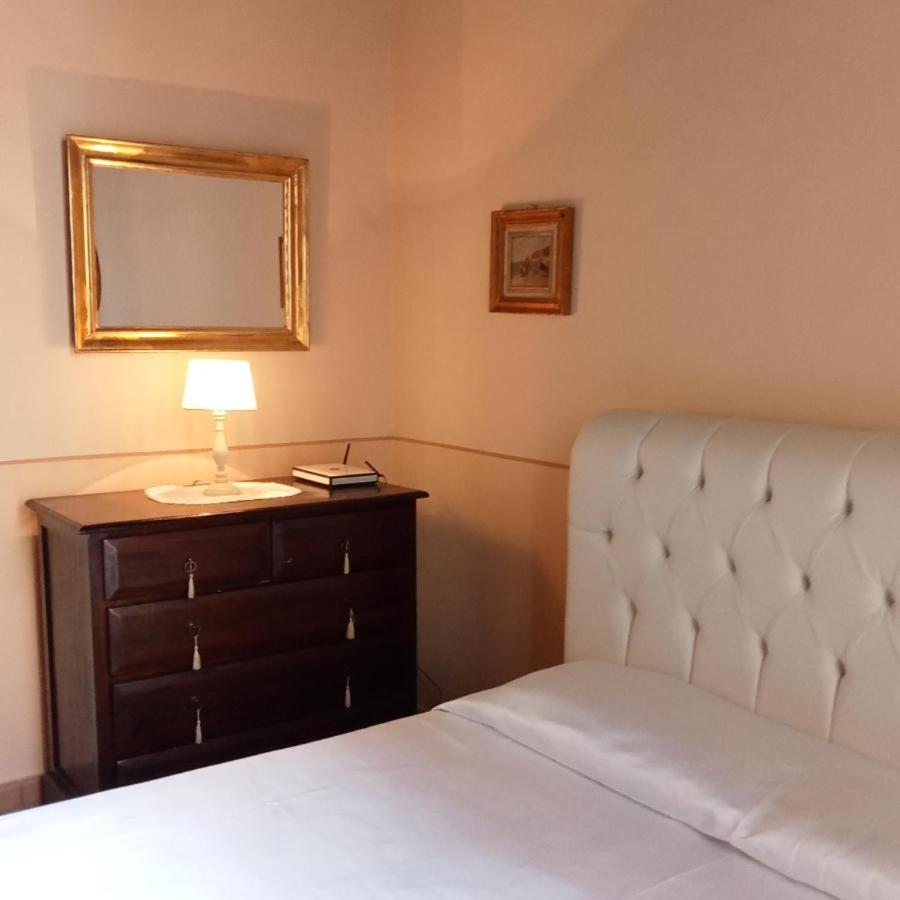 Maison Barriera - Luxury Suites - Salerno City Center Buitenkant foto